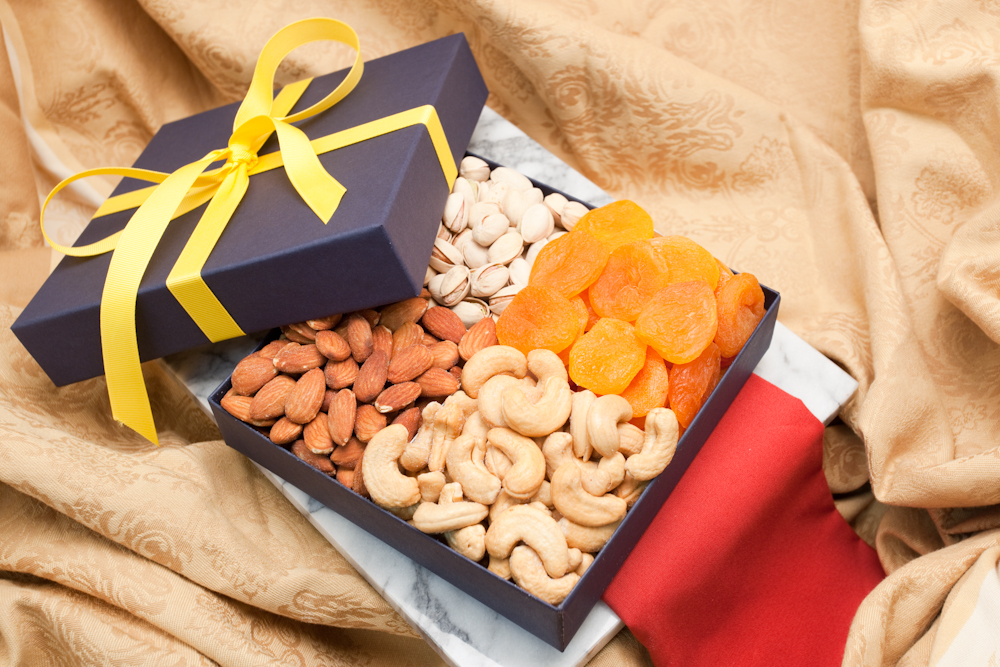 Does the Fruit and Nut Quattro Gift Box contain unsalted nuts and sugar free dried fruit?  Thank you!